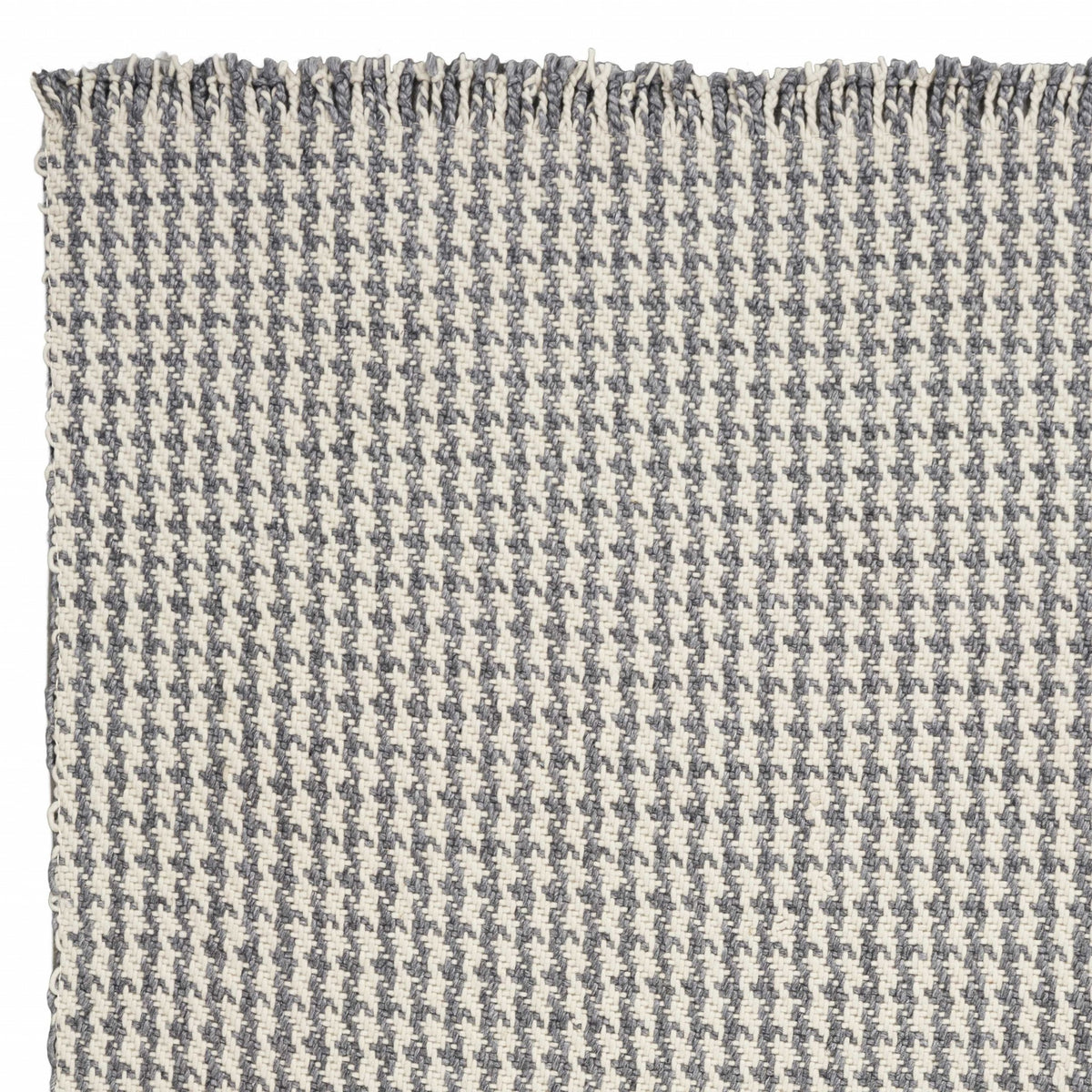 5' X 8' Ivory Or Grey Plaid Knitted Wool Indoor Area Rug With Fringe