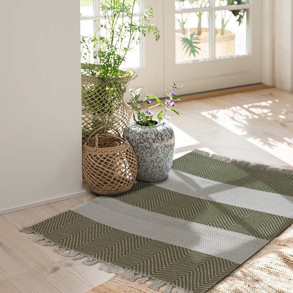 2' X 4' Green and White Hand Woven Area Rug