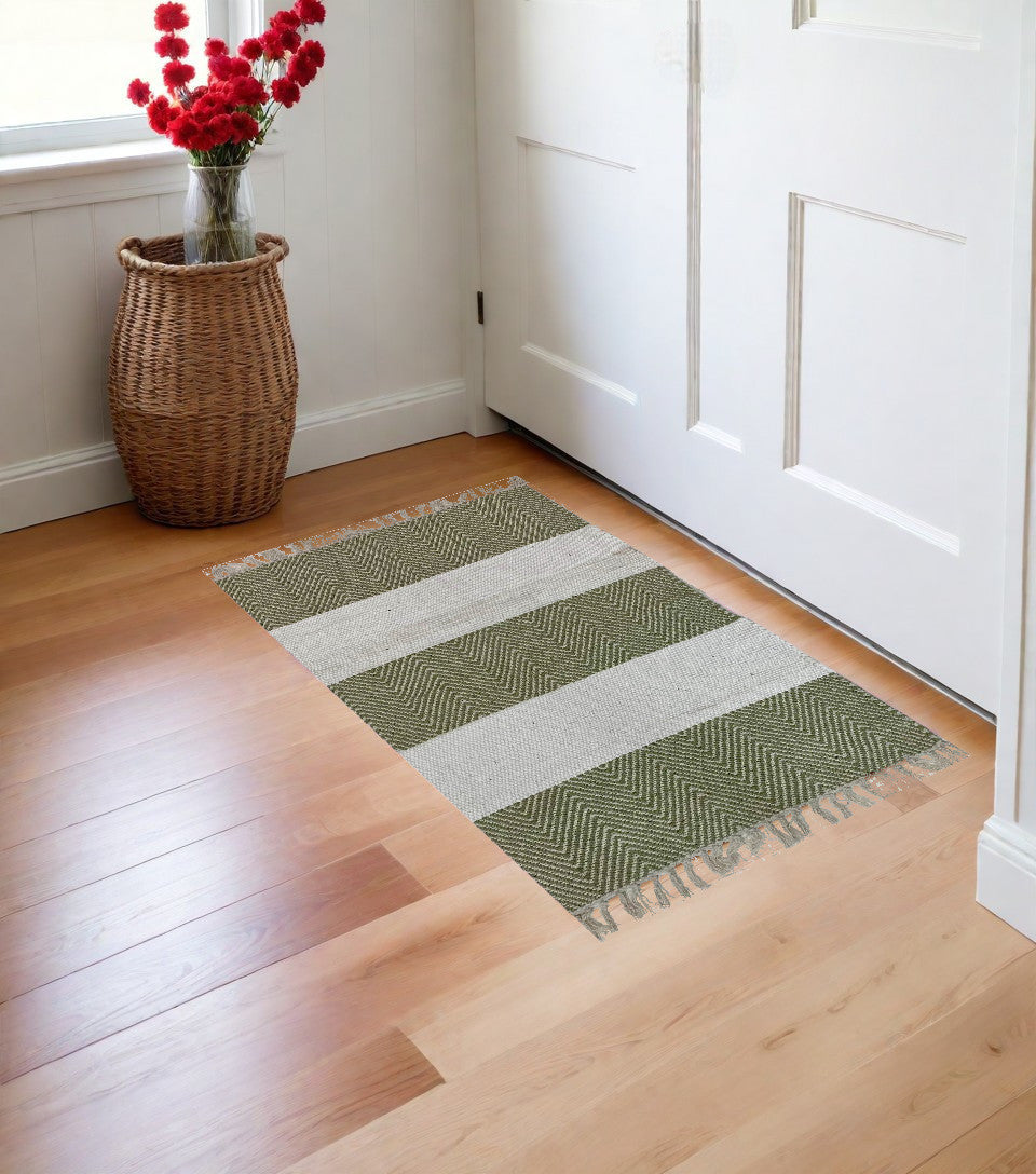 2' X 4' Green and White Hand Woven Area Rug