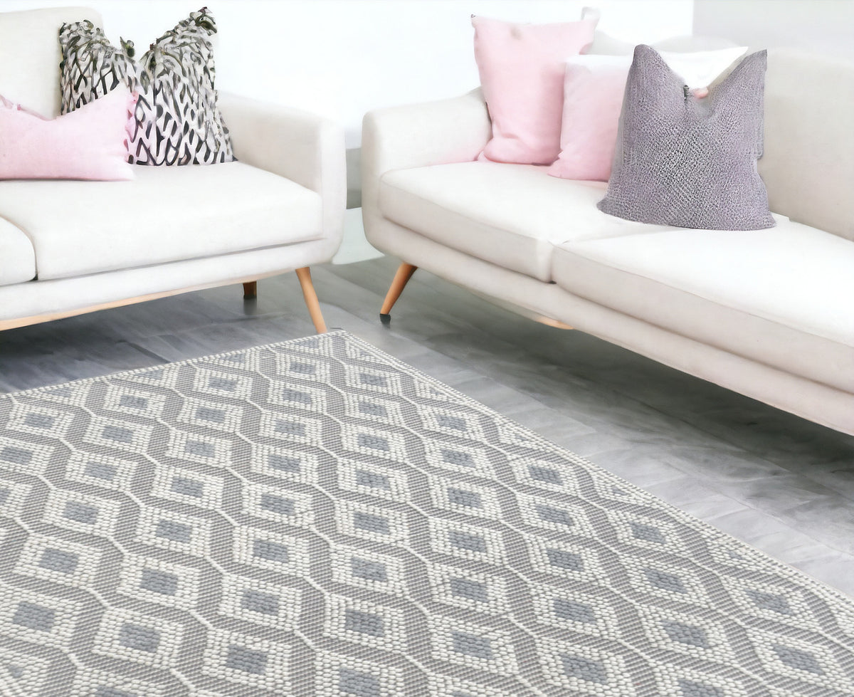 6' x 9' Gray and Ivory Geometric Handmade Area Rug